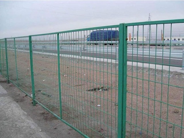 高速公路护栏网 高速公路护栏网